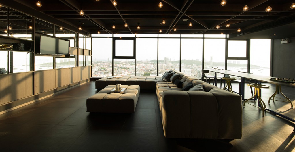 芭提雅贝斯公寓 The BASE Central Pattaya